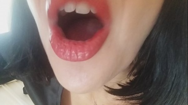 Zlato, tvoje macecha tě dneska nepustí do školy... Moc tě potřebuju...