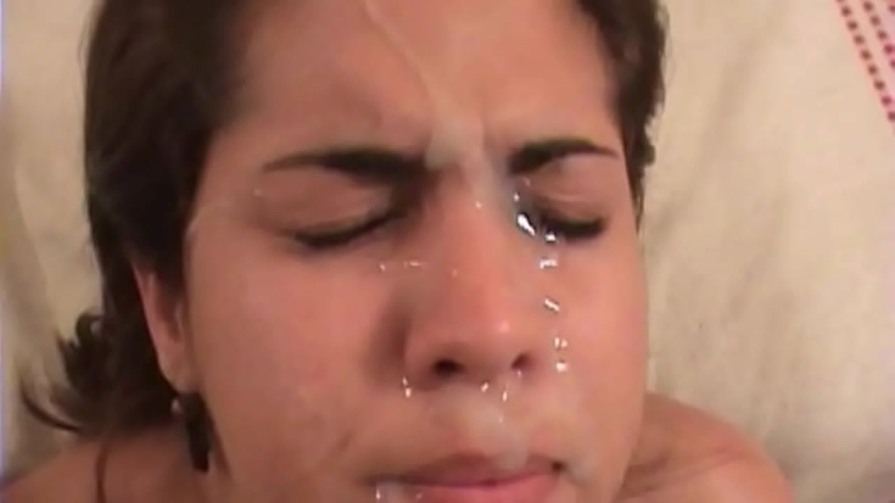 Krásná latinskoamerická brunetka má drsný sex