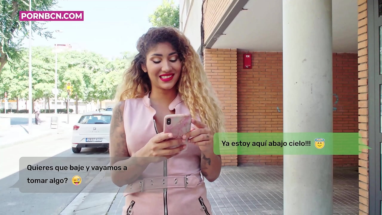 Nevěrná manželka se chystá tvrdě ošukat svého mladého milence, zatímco její manžel pracuje. Latinoameričanka s kozama a velkým zadkem. Venuše Afrodita.